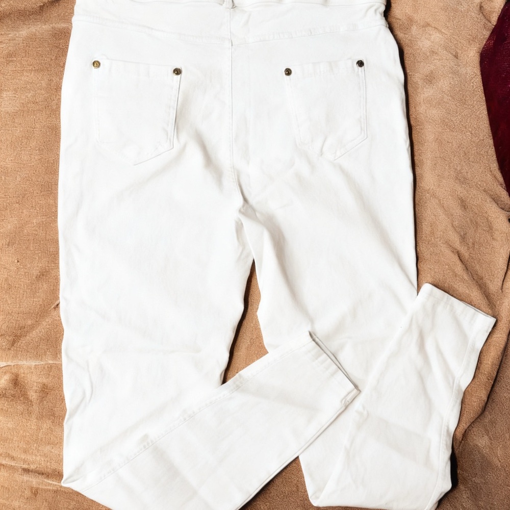 Thrill Women's Crisp White Jeggings - Picture 9 of 11